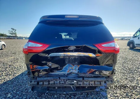 2015 Toyota Sienna Xle z USA, uszkodzony, nr VIN 5TDDK3DC8FS113010